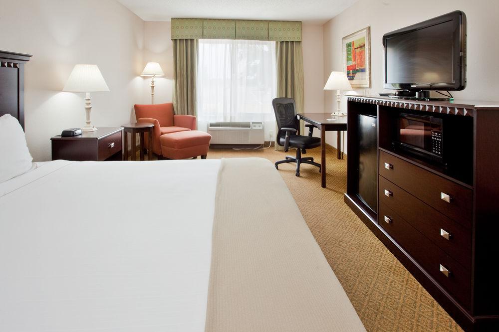 Holiday Inn Express Hotel & Suites Kinston By Ihg Екстериор снимка