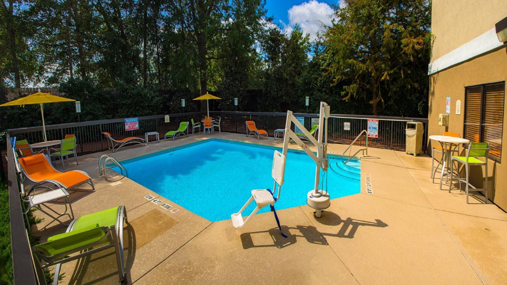 Holiday Inn Express Hotel & Suites Kinston By Ihg Екстериор снимка