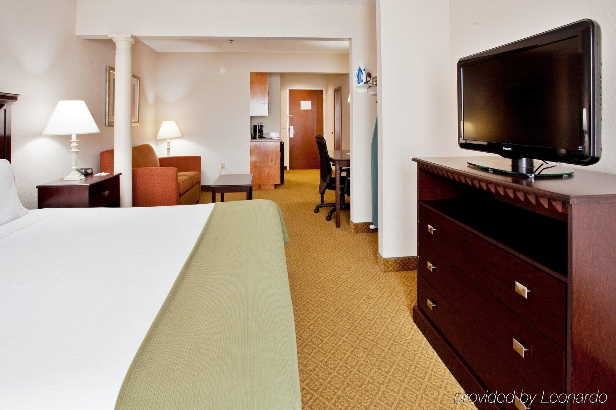 Holiday Inn Express Hotel & Suites Kinston By Ihg Стая снимка