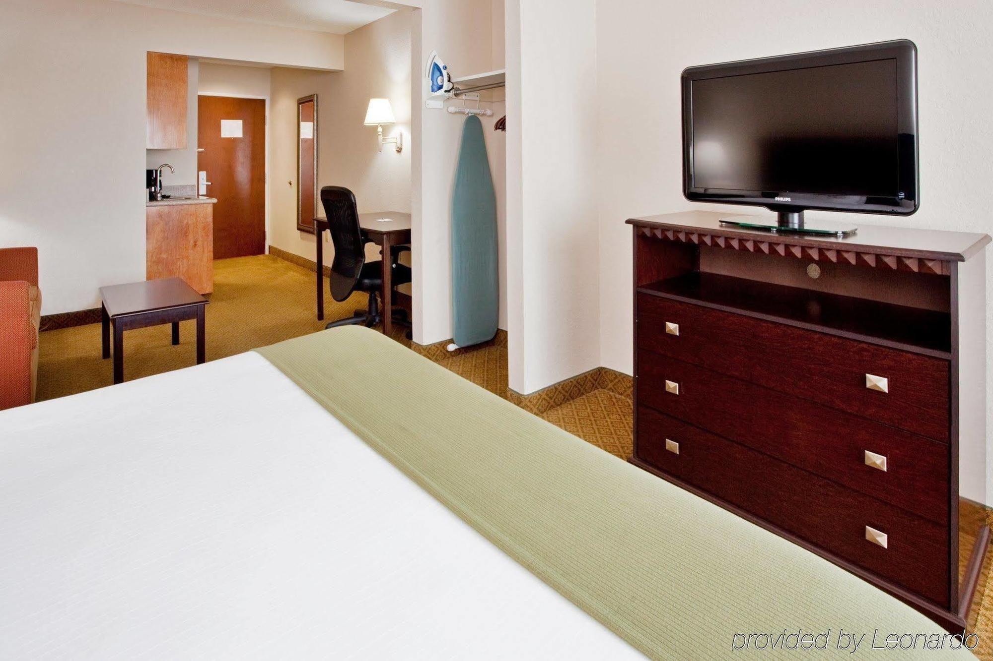 Holiday Inn Express Hotel & Suites Kinston By Ihg Стая снимка